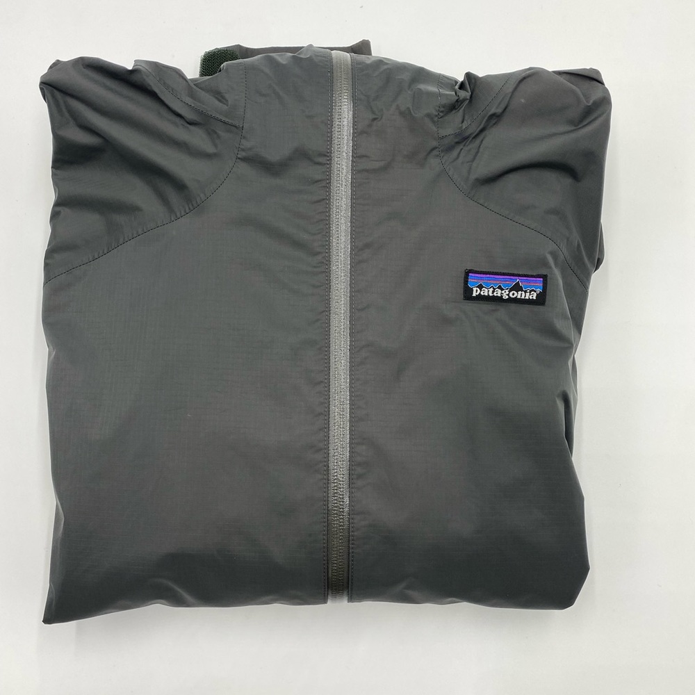 Patagonia Womens Torrentshell jacket! Size M and in a grey with pink accents